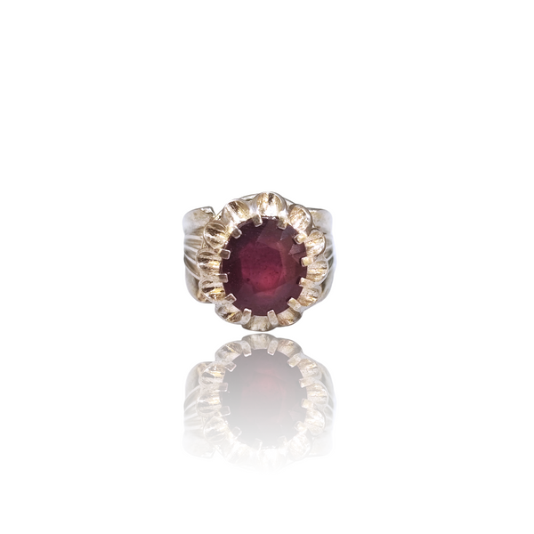 Natural Ruby Silver Ring 9.60 Ct — close up detail, authentic natural ruby manik silver ring