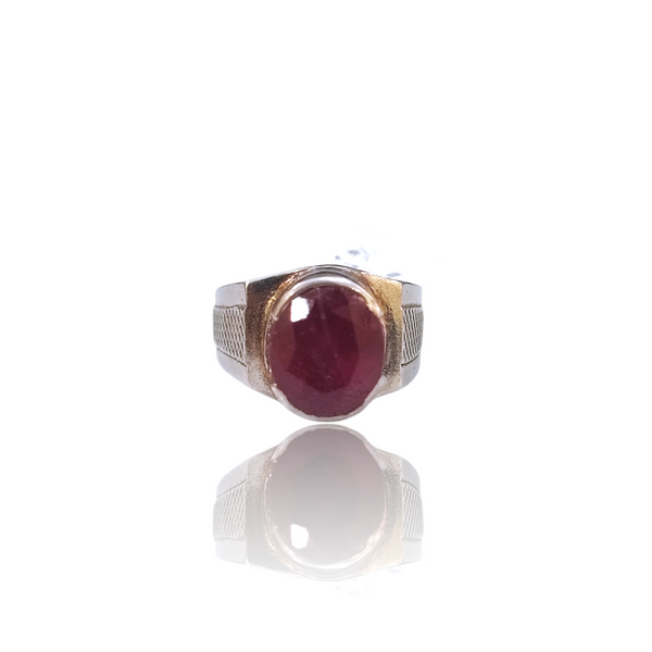 Natural Ruby Silver Ring 4.77 Ct — close up detail, authentic natural ruby manik silver ring