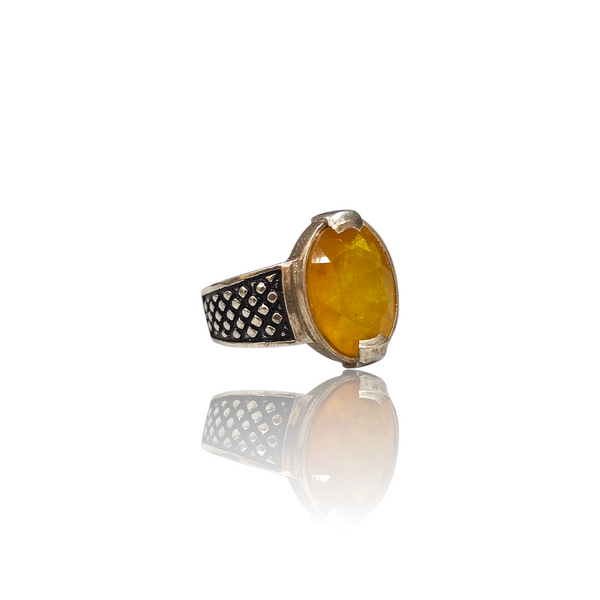 Natural Yellow Sapphire Silver Ring 10.47 Ct — side view, lab certified natural yellow sapphire pukhraj