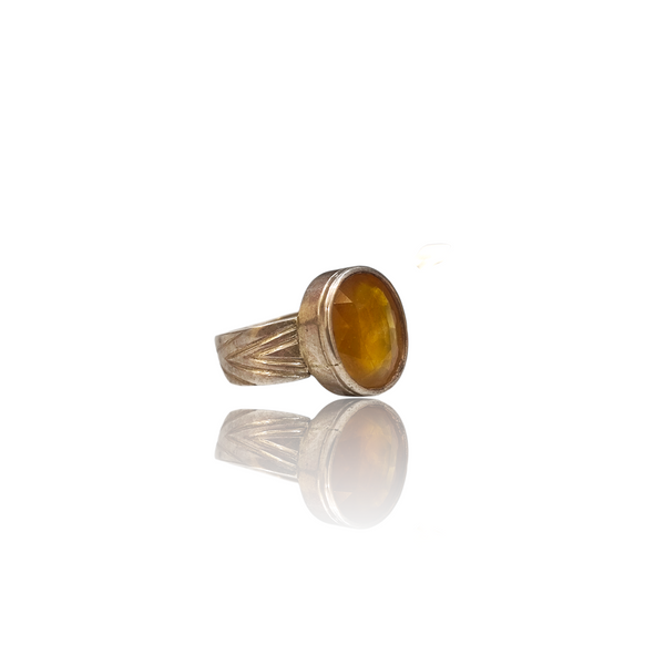 Natural Yellow Sapphire Silver Ring 10.83 Ct — side view, lab certified natural yellow sapphire pukhraj