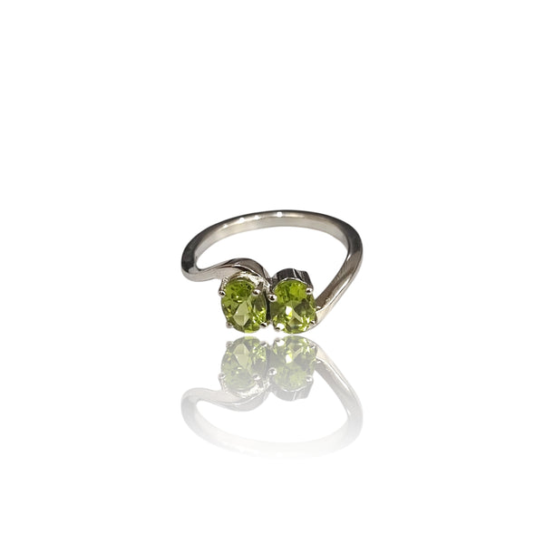 Natural Peridot Ladies Silver Ring 3.00 Gms