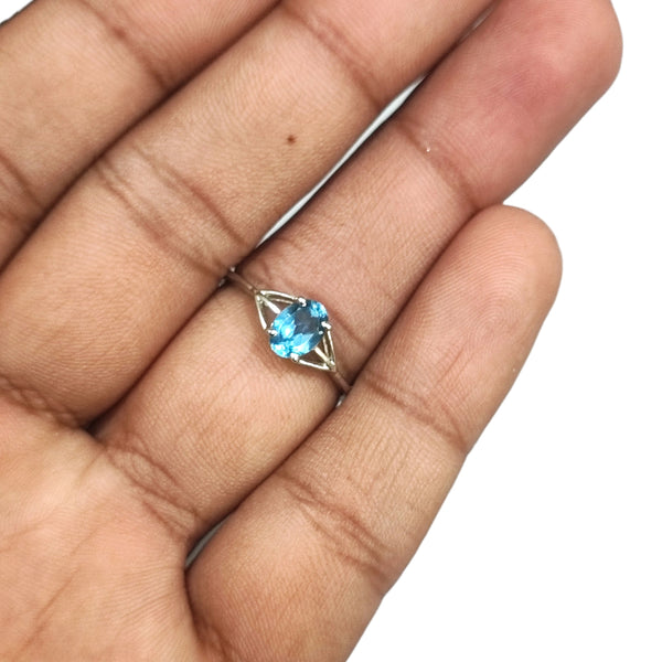 Natural Blue Topaz Ladies Silver Ring 1.70 Gms