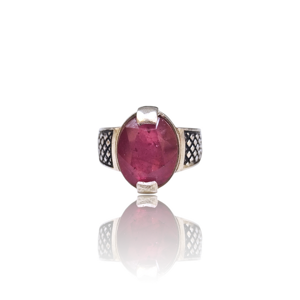 Natural Ruby Silver Ring 15.28 Ct — close up detail, authentic natural ruby manik silver ring