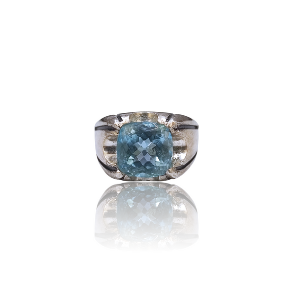 Natural Blue Topaz Silver Ring 7.11 Ct — close up detail, authentic blue topaz silver ring