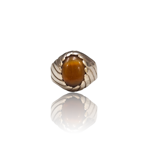 Natural Tigereye Silver Ring 5.16 Ct — close up detail, authentic tiger eye silver ring