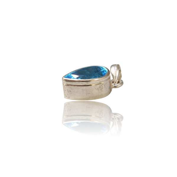Natural Blue Topaz Silver Pendant 9.26Ct — close up detail, authentic blue topaz silver pendant