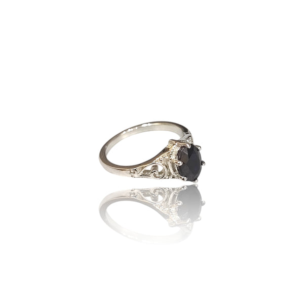 Natural Blue Sapphire Ladies Silver Ring 2.80 Gms