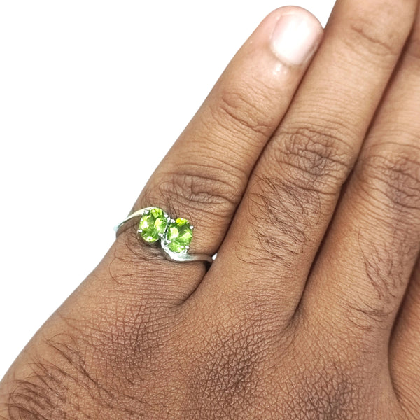 Natural Peridot Ladies Silver Ring 3.00 Gms